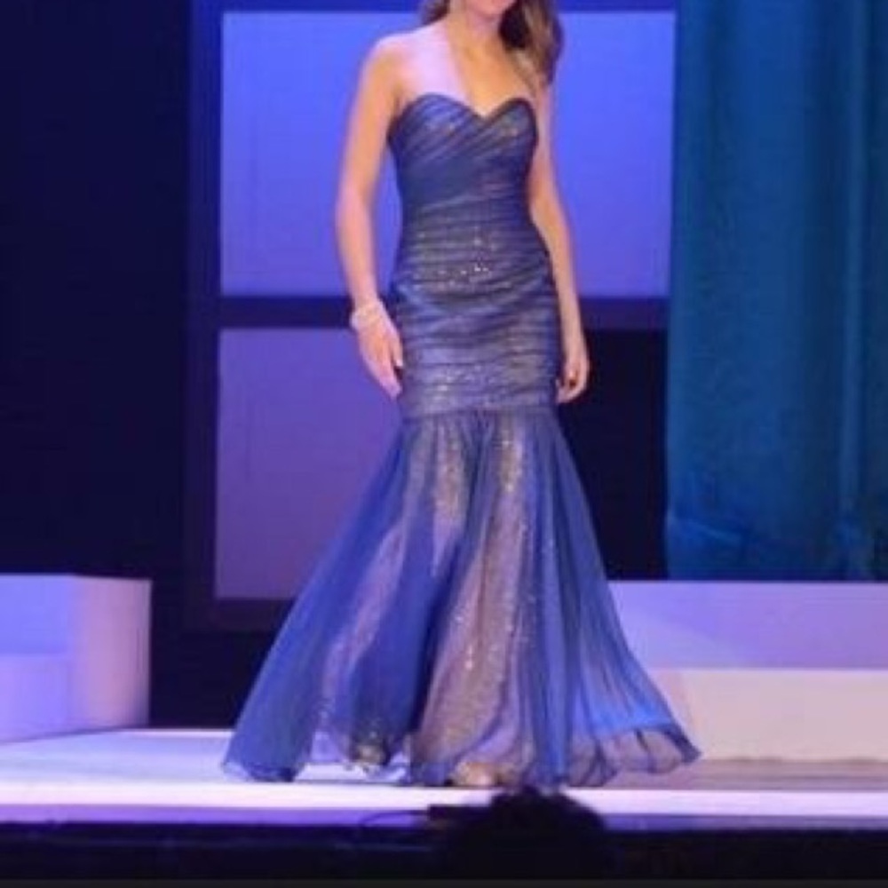 Mermaid style prom/pageant gown